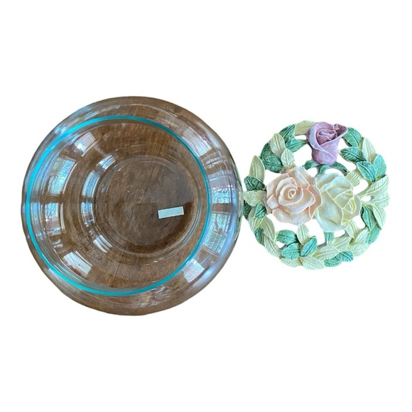 Potpourri container with lid - Picture 3 of 3